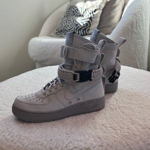 Nike utility air forces